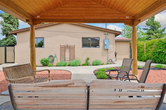 1028 Avenida De Las Campanas, Santa Fe, NM 87507