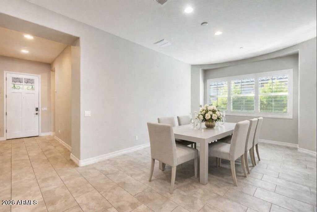 Image 10 of property listing at 11850 W LONE TREE Trail, Peoria, AZ 85383
