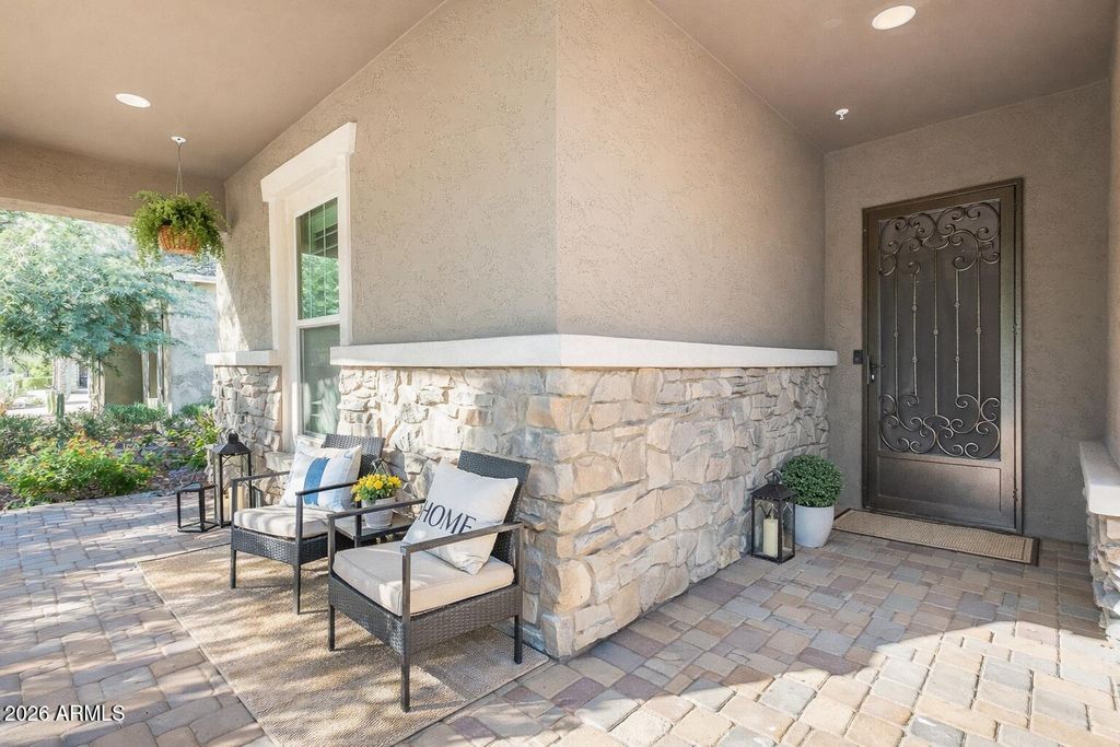 Image 11 of property listing at 11850 W LONE TREE Trail, Peoria, AZ 85383