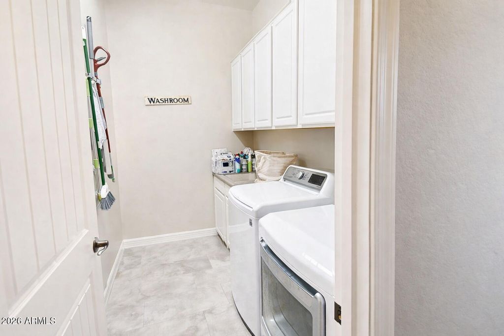 Image 16 of property listing at 11850 W LONE TREE Trail, Peoria, AZ 85383