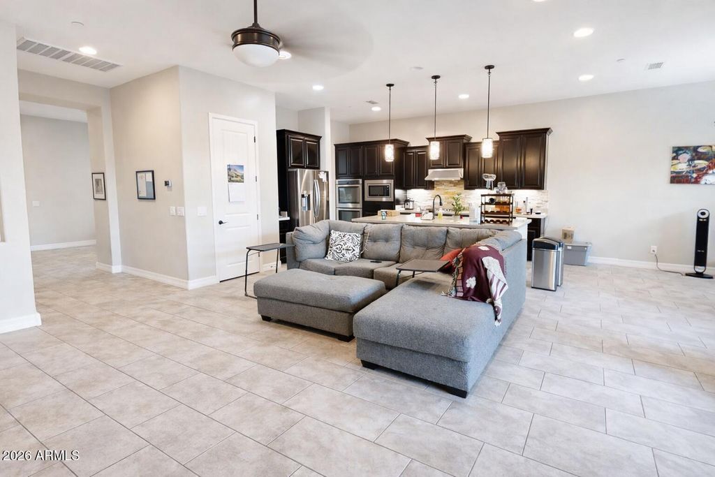 Image 19 of property listing at 11850 W LONE TREE Trail, Peoria, AZ 85383