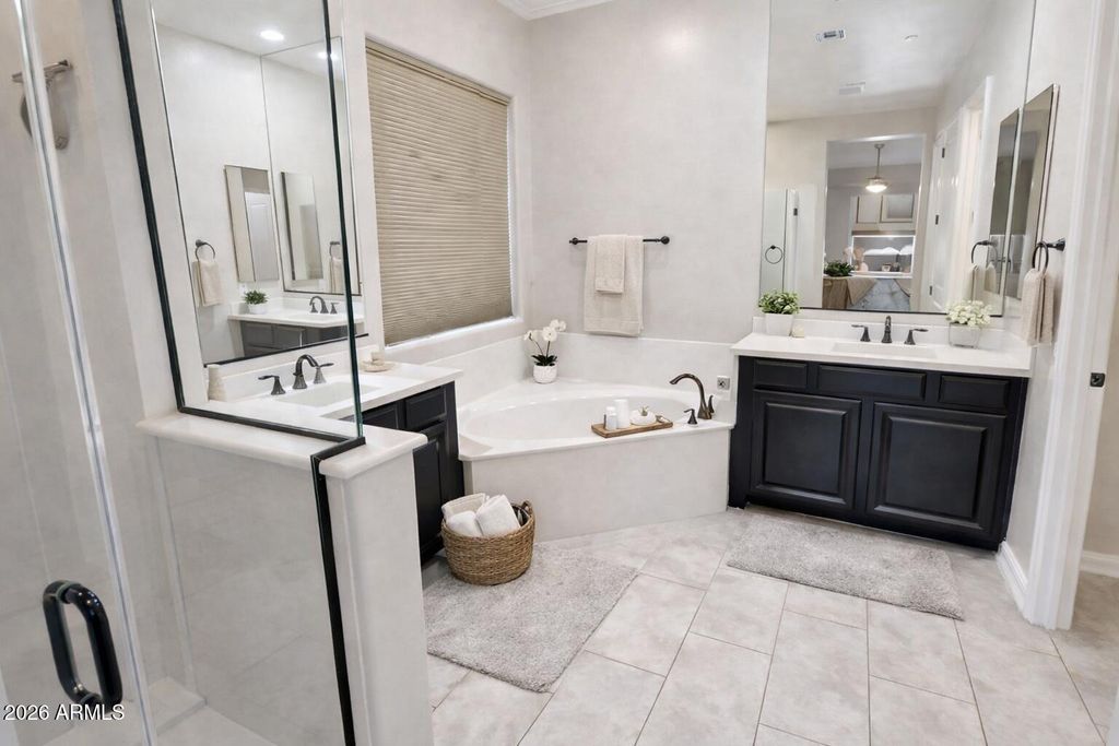 Image 20 of property listing at 11850 W LONE TREE Trail, Peoria, AZ 85383