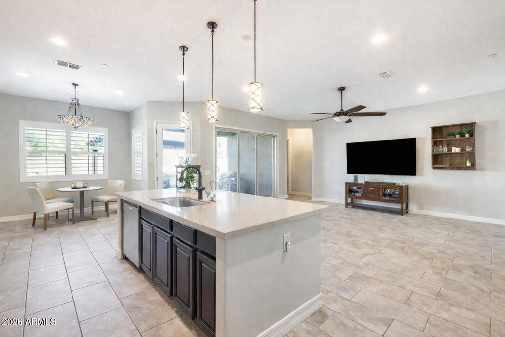 Image 21 of property listing at 11850 W LONE TREE Trail, Peoria, AZ 85383