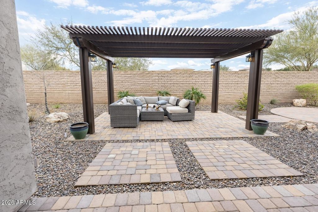 Image 3 of property listing at 11850 W LONE TREE Trail, Peoria, AZ 85383