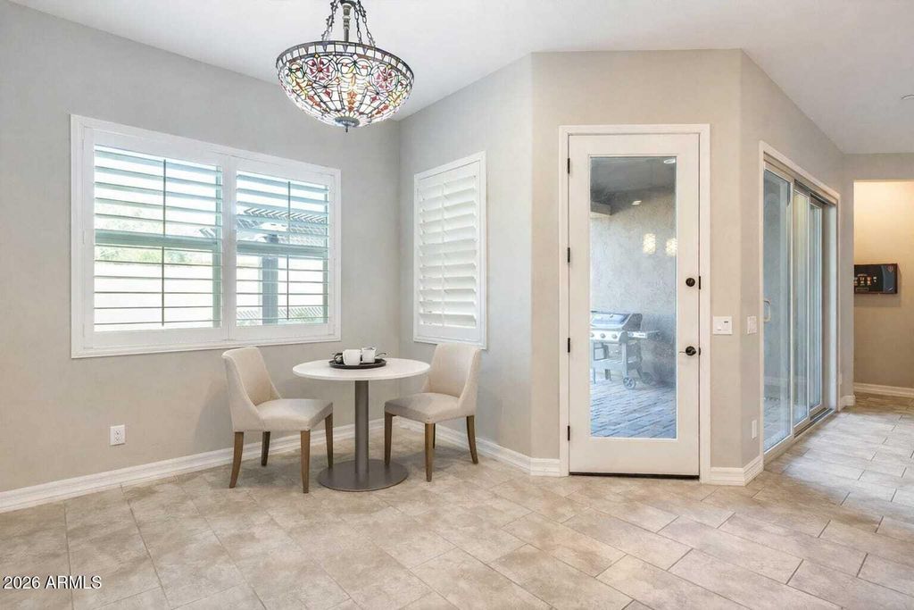 Image 6 of property listing at 11850 W LONE TREE Trail, Peoria, AZ 85383
