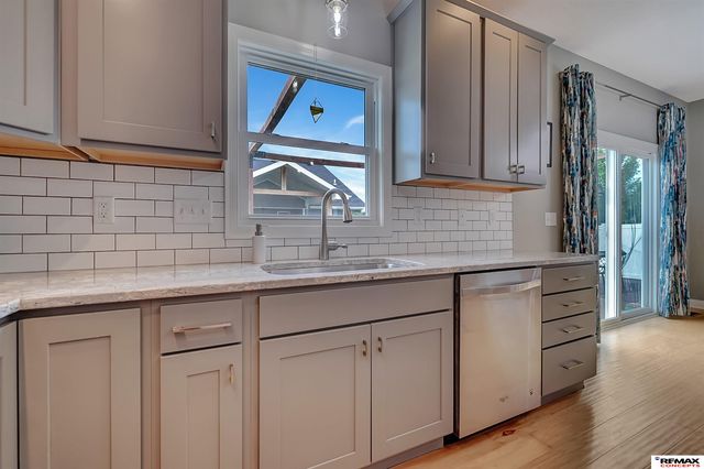 225 Knotty Pine Lane, Seward, NE 68434