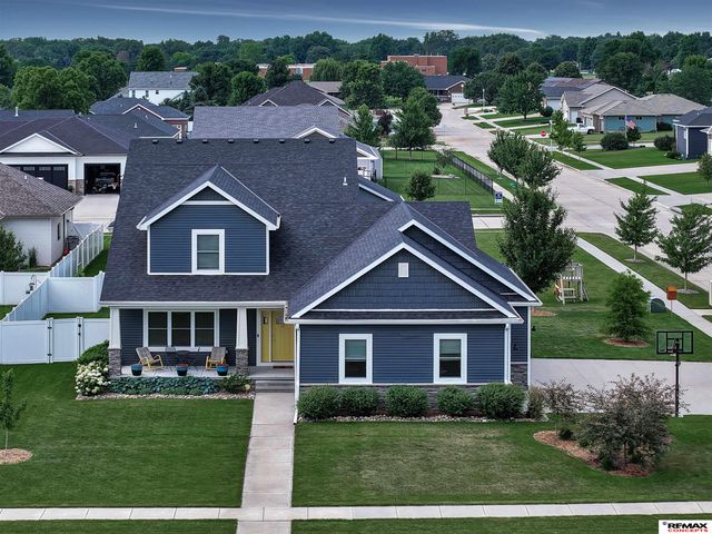 225 Knotty Pine Lane, Seward, NE 68434