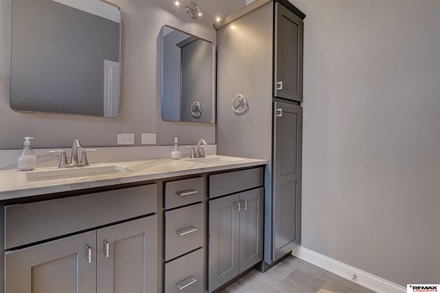 225 Knotty Pine Lane, Seward, NE 68434