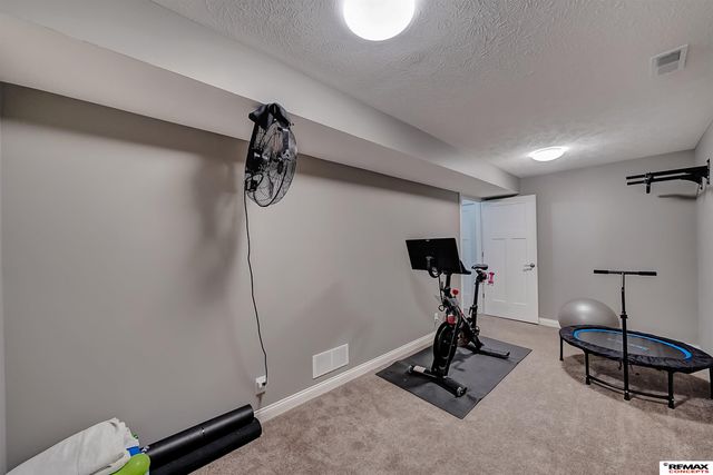 225 Knotty Pine Lane, Seward, NE 68434