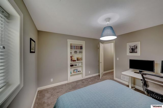 225 Knotty Pine Lane, Seward, NE 68434