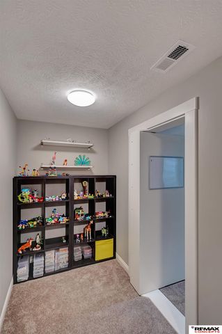 225 Knotty Pine Lane, Seward, NE 68434