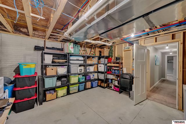 225 Knotty Pine Lane, Seward, NE 68434