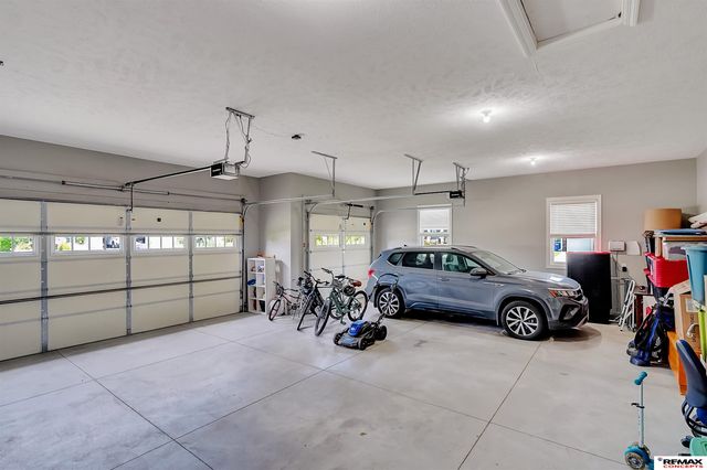 225 Knotty Pine Lane, Seward, NE 68434