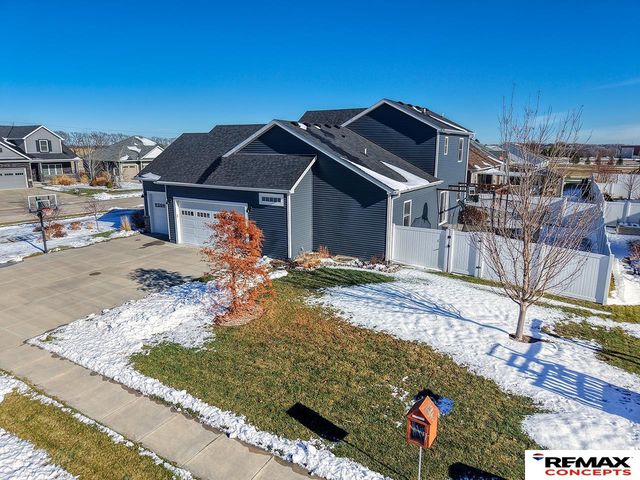 225 Knotty Pine Lane, Seward, NE 68434