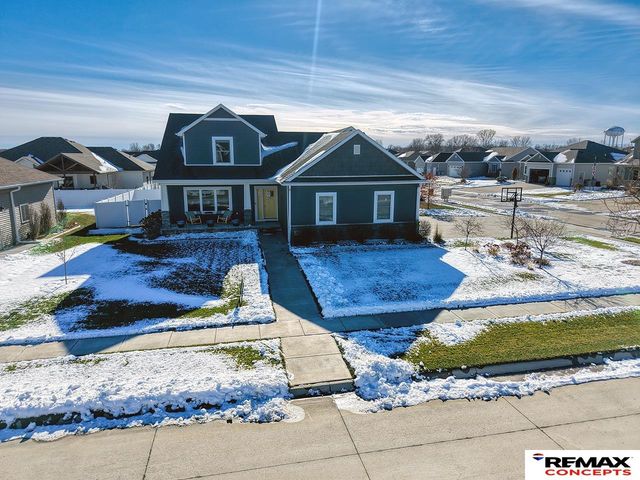 225 Knotty Pine Lane, Seward, NE 68434