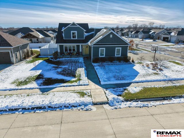225 Knotty Pine Lane, Seward, NE 68434