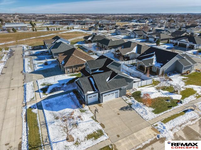 225 Knotty Pine Lane, Seward, NE 68434