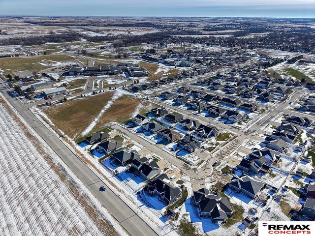 225 Knotty Pine Lane, Seward, NE 68434