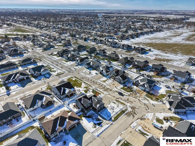 225 Knotty Pine Lane, Seward, NE 68434