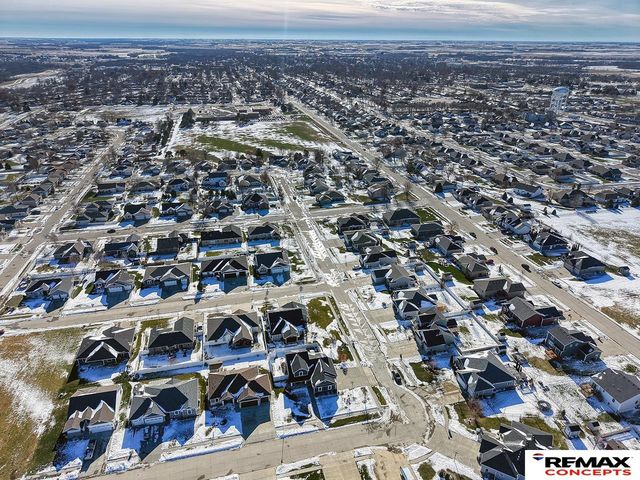 225 Knotty Pine Lane, Seward, NE 68434