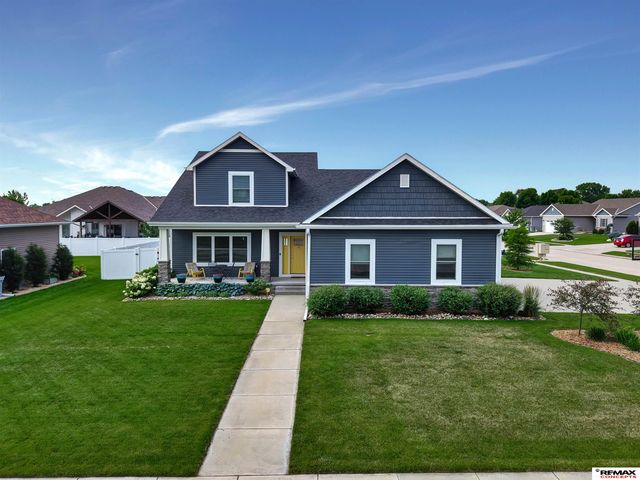 225 Knotty Pine Lane, Seward, NE 68434