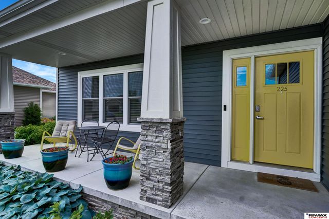 225 Knotty Pine Lane, Seward, NE 68434