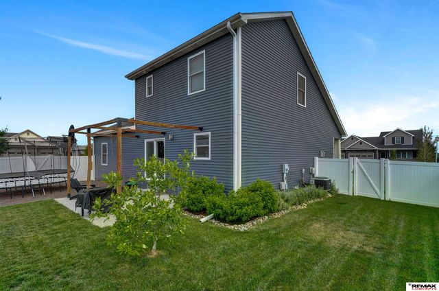 225 Knotty Pine Lane, Seward, NE 68434