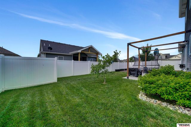 225 Knotty Pine Lane, Seward, NE 68434