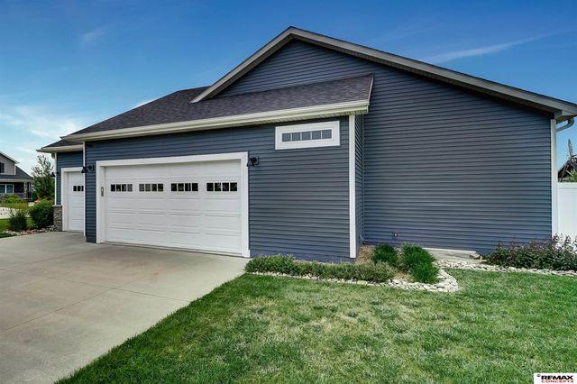 225 Knotty Pine Lane, Seward, NE 68434