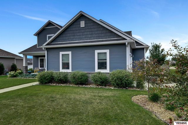 225 Knotty Pine Lane, Seward, NE 68434