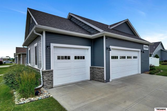 225 Knotty Pine Lane, Seward, NE 68434