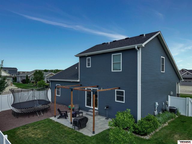 225 Knotty Pine Lane, Seward, NE 68434