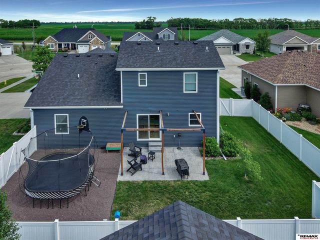 225 Knotty Pine Lane, Seward, NE 68434