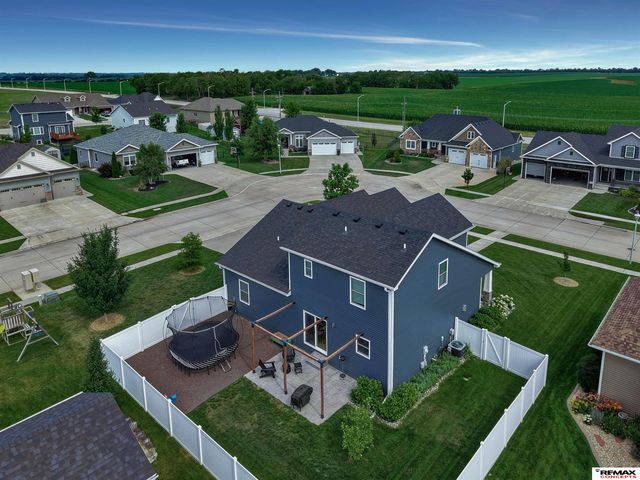 225 Knotty Pine Lane, Seward, NE 68434