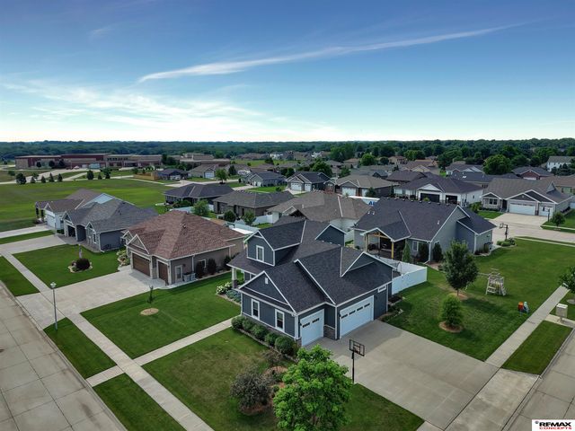 225 Knotty Pine Lane, Seward, NE 68434