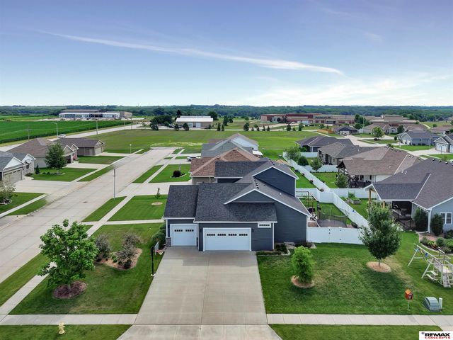 225 Knotty Pine Lane, Seward, NE 68434
