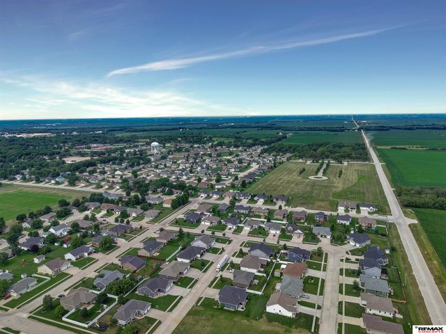 225 Knotty Pine Lane, Seward, NE 68434