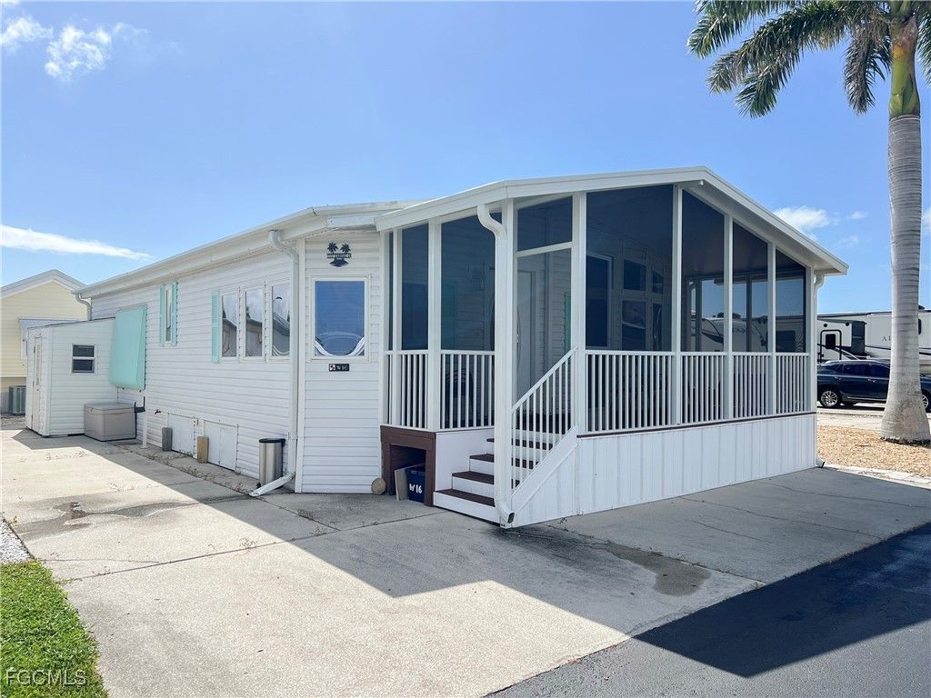 11117 Stardust DR, Fort Myers, FL 33908