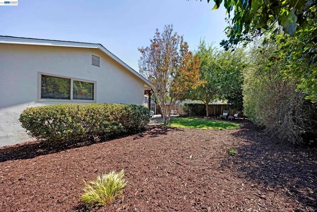 319 Elvira, Livermore, CA 94550