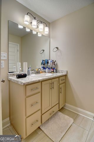 2048 Meadow Cove Drive, Valdosta, GA 31605