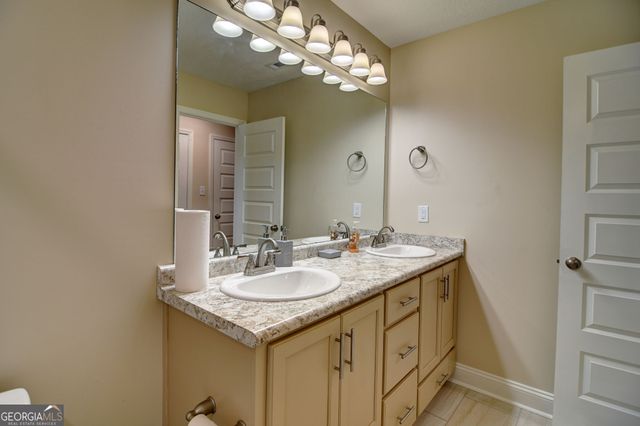 2048 Meadow Cove Drive, Valdosta, GA 31605