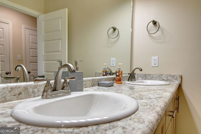 2048 Meadow Cove Drive, Valdosta, GA 31605