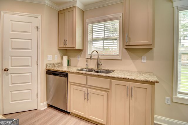 2048 Meadow Cove Drive, Valdosta, GA 31605
