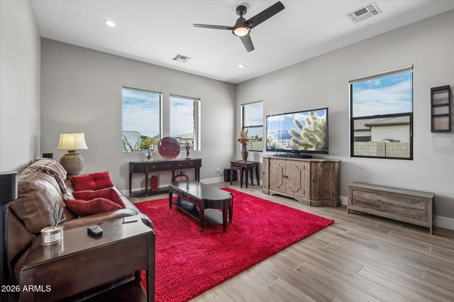 35909 N 10TH Avenue, Phoenix, AZ 85086
