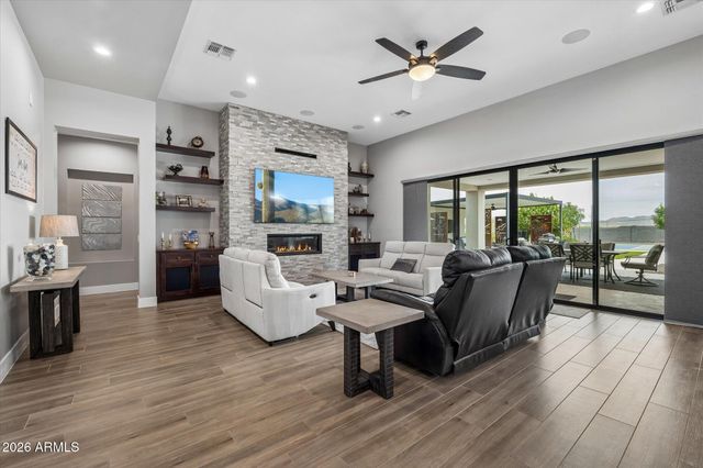 35909 N 10TH Avenue, Phoenix, AZ 85086