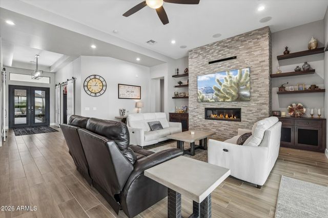 35909 N 10TH Avenue, Phoenix, AZ 85086
