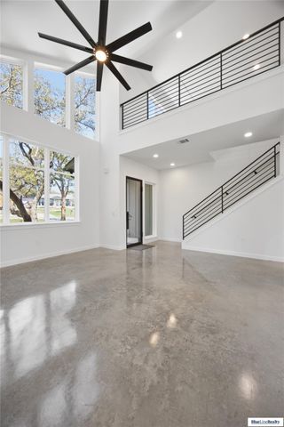 18305 Lake Oaks DR, Jonestown, TX 78645