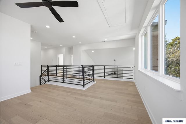 18305 Lake Oaks DR, Jonestown, TX 78645