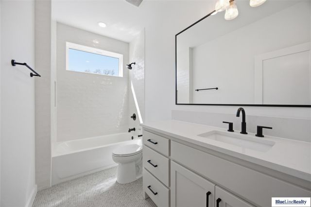 18305 Lake Oaks DR, Jonestown, TX 78645