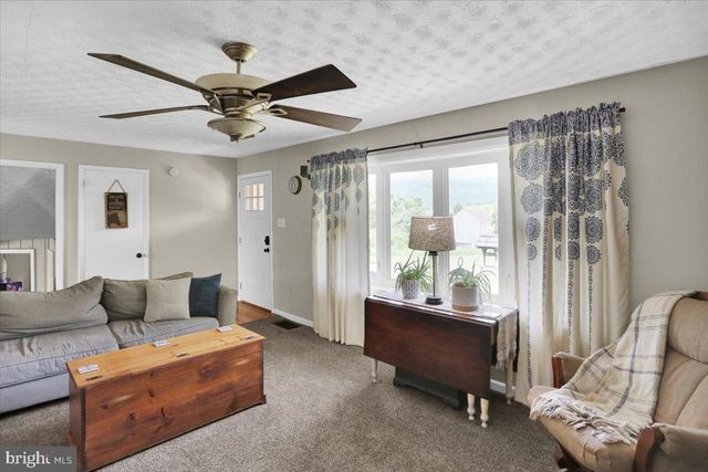 113 WALNUT RD, Hamburg, PA 19526